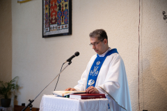 Huszák Zsolt atya búcsúmiséje, szerény  vendéglátással.